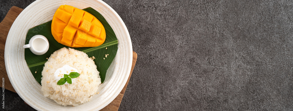 Delicious Thai mango sticky rice with cut fresh mango fruit in a plate.