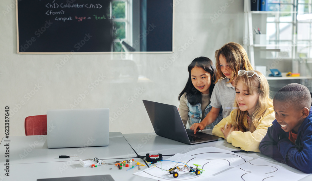 Hands-on robot programming project for kids in a coding classroom