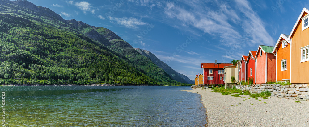 Alte Häuser in Sjøgata in Mosjøen, Nordnorwegen