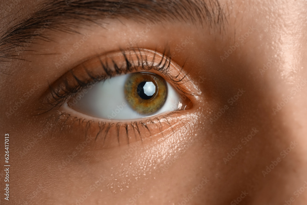 Young woman with brown eyes, closeup