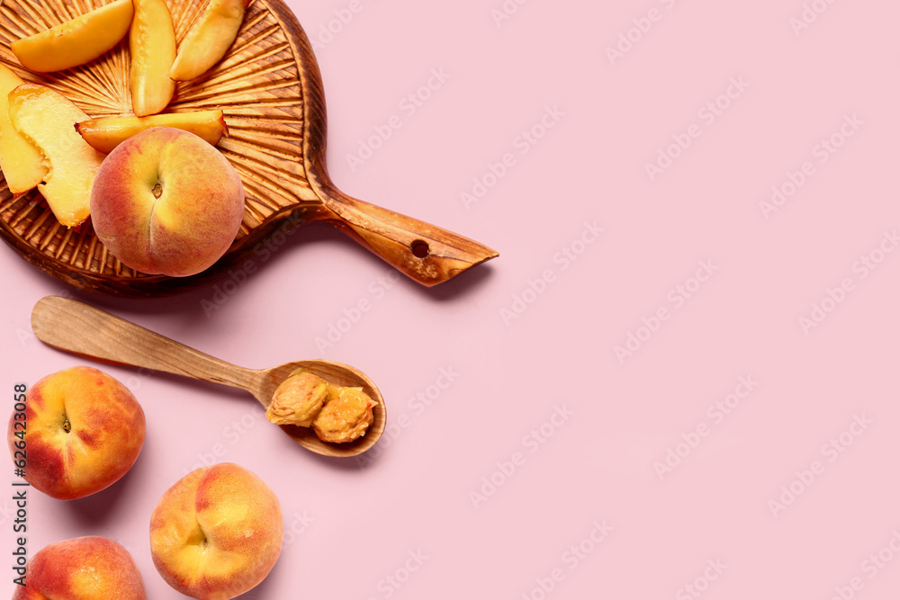 Wooden board with pieces of sweet peaches on pink background