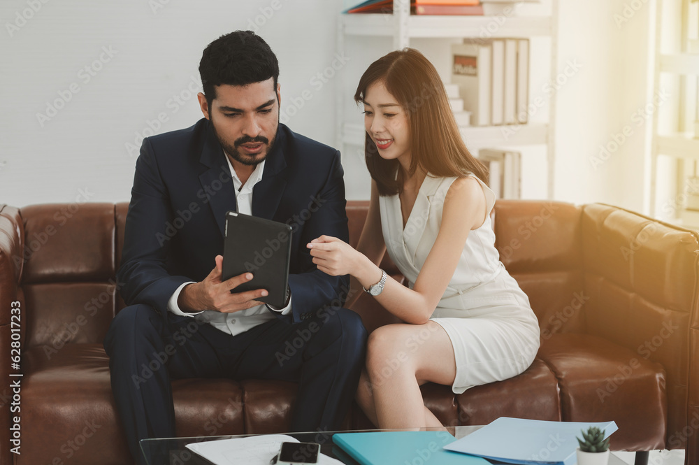 business men and women Conversation and rejoicing while working in the office