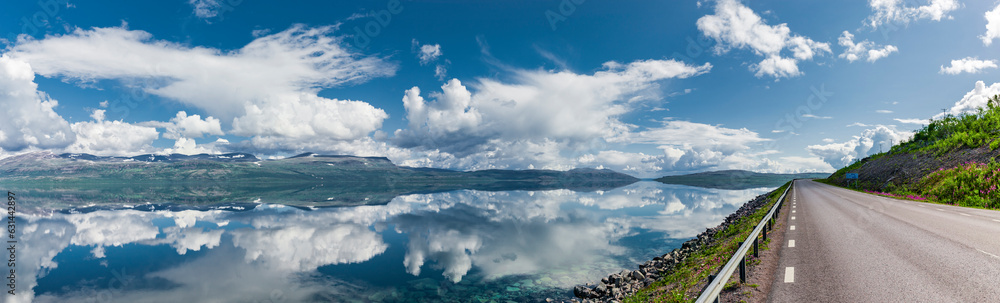 Nationalstrasse E 10 bei Abisko in Schweden