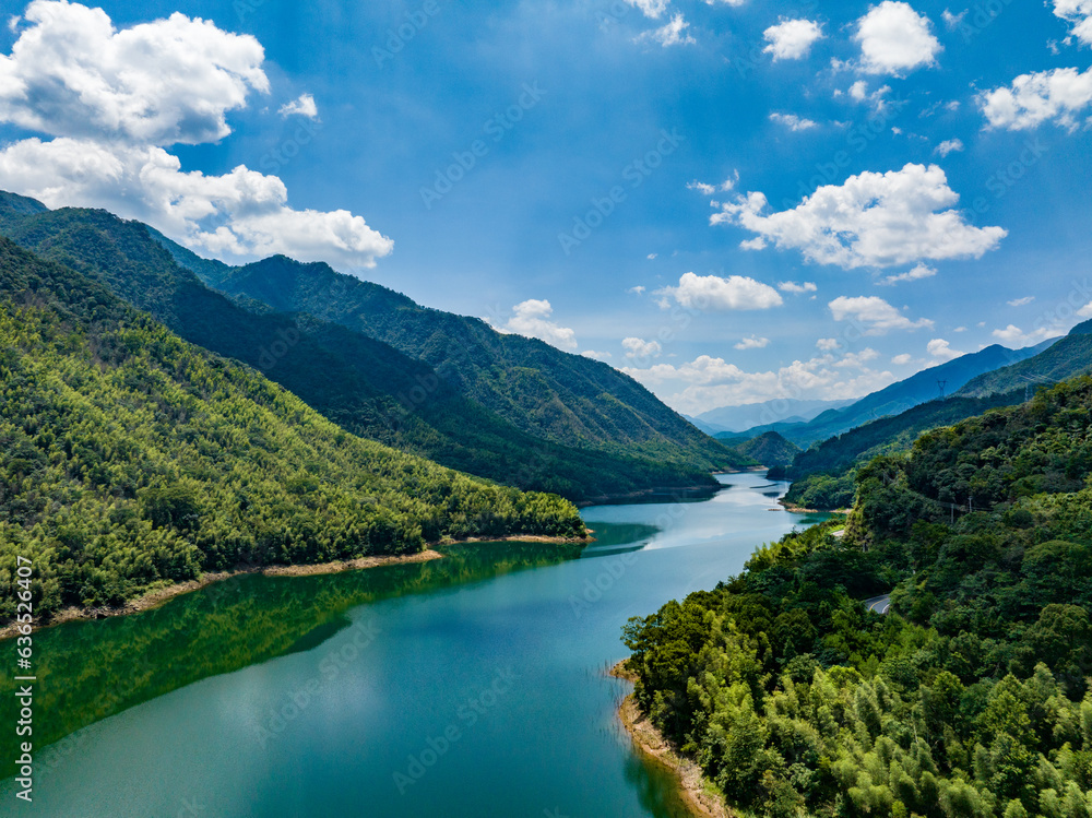 Aerial photography of a large reservoir with blue sky and white clouds and mountains