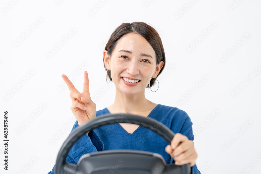 運転する女性