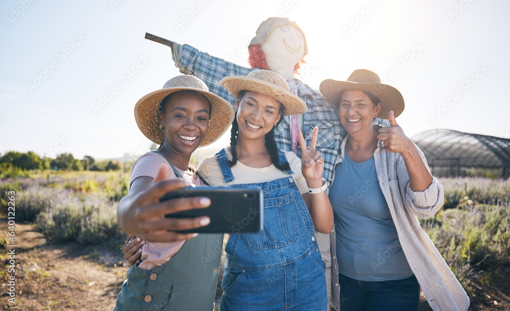 Farmer, women peace sign and selfie in countryside with team and scarecrow outdoor with a smile. Div