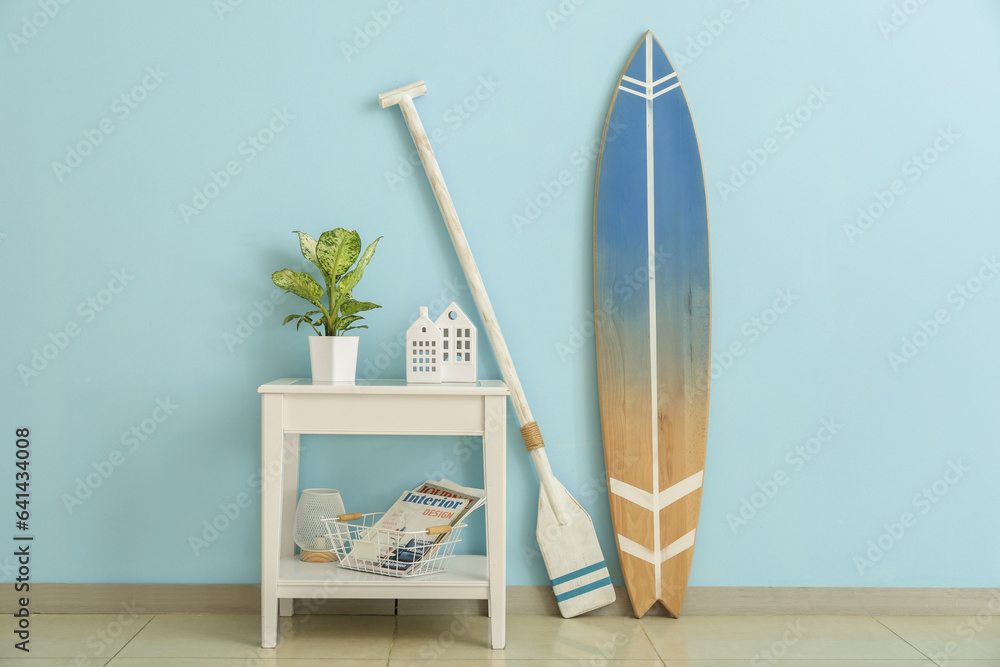 Interior of room with surfboard, paddle and table