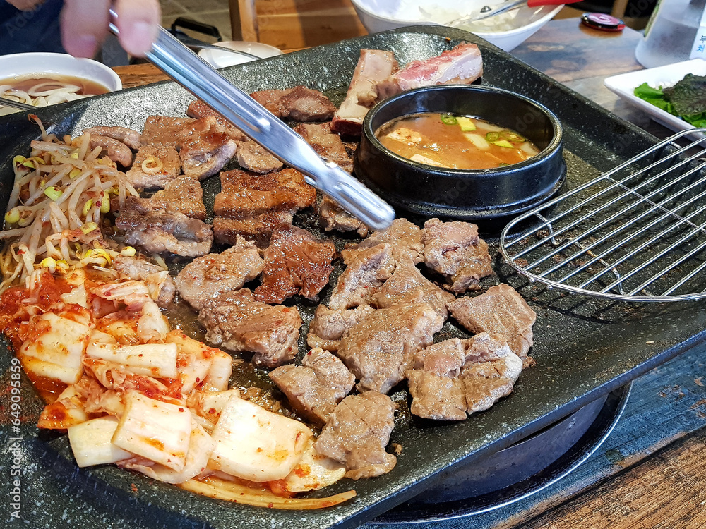 Grilled pork with kimchi	