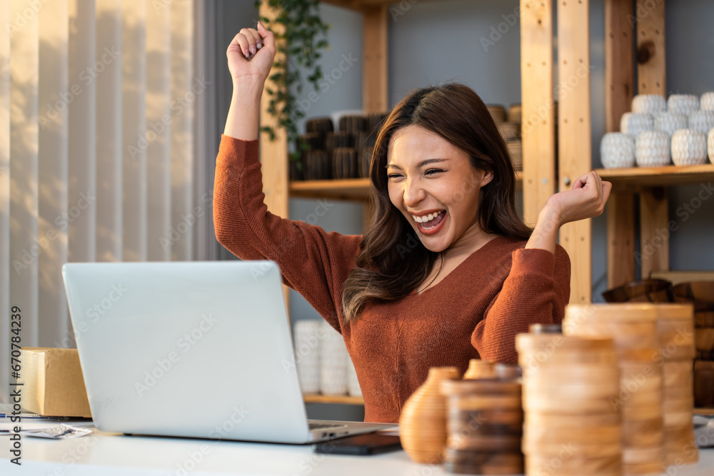 Asian young woman selling vase product online live streaming at home. 