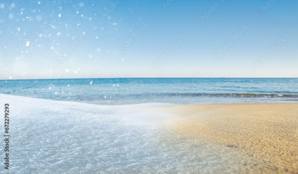 Wechsel von Schnee zu Sand mit Meerhintergrund