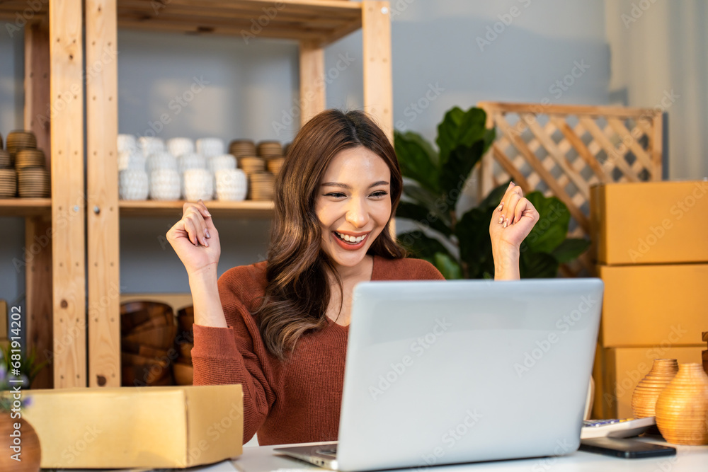 Asian young woman selling vase product online live streaming at home. 